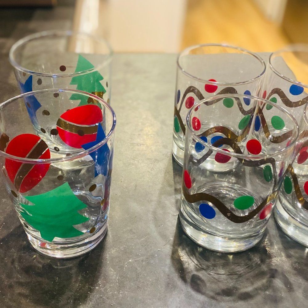 Crate and Barrel holiday cocktail glasses. Set/4 with 2 bonus glasses!